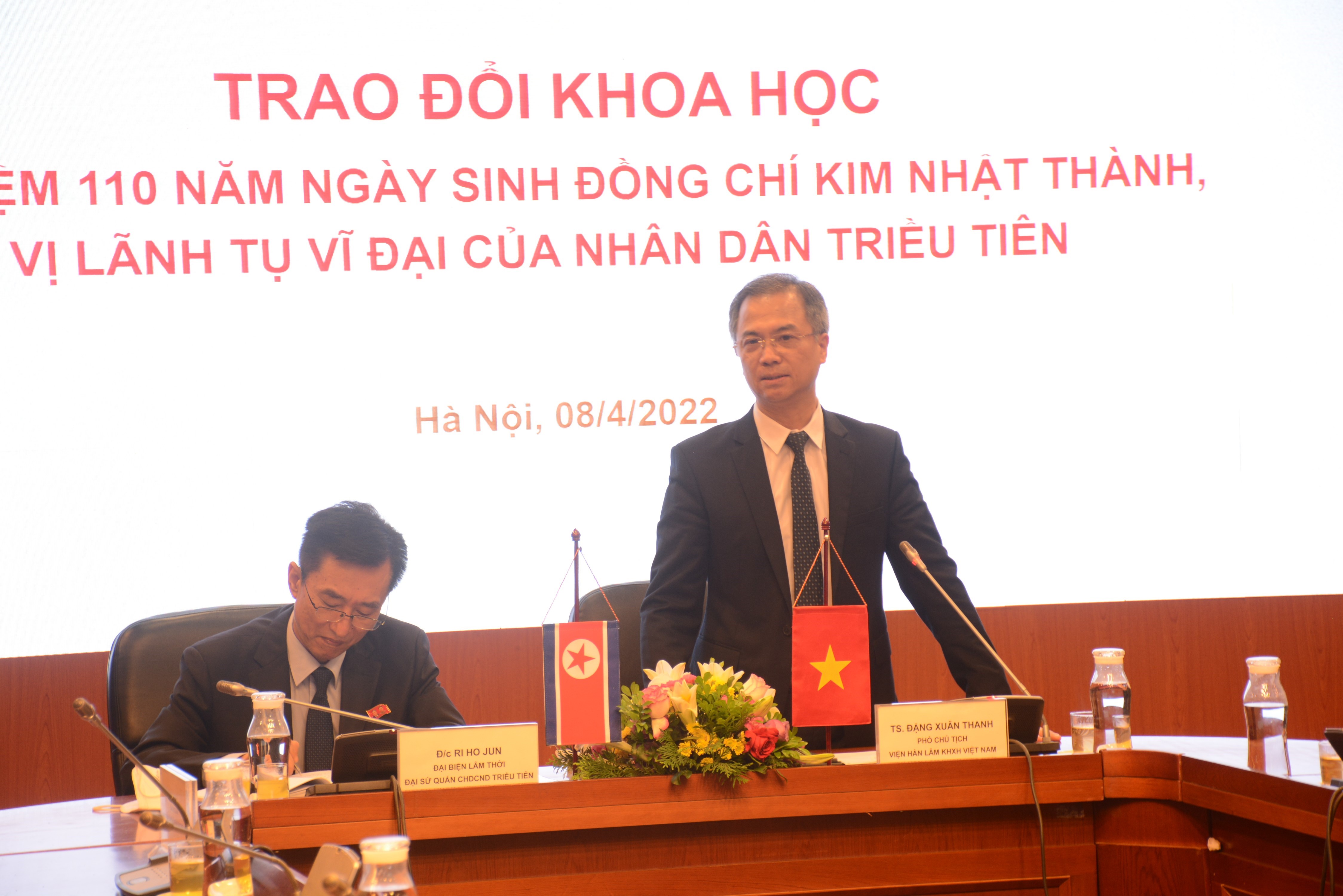 Dr. Dang Xuan Thanh, Vice President of VASS speaking at the opening Seminar