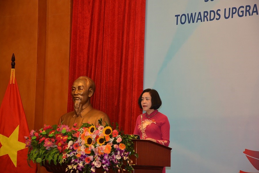 Mrs. Nguyen Thi Thanh, Member of the Party Central Committee, Member of the Standing Committee of the National Assembly, Head of the Deputies Working Committee, Chairwoman of the Vietnam - Korea Friendship Parliamentary Group delivered a speech to welcome the Forum.