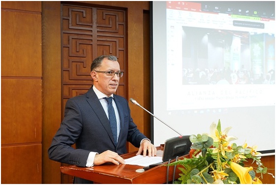  Mr. Miguel Angel Rodríguez, Colombian Ambassador to Vietnam speaking at the Workshop O