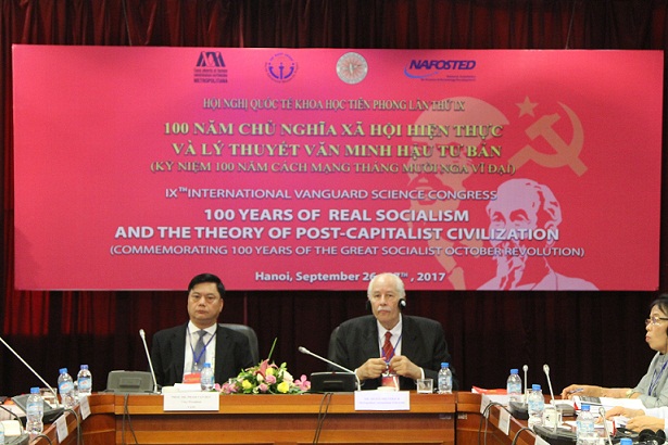 Prof. Dr. Pham Van Duc, Vice President of the Academy Prof. Heinz Dieterich, President of WARP presided over the plenary session