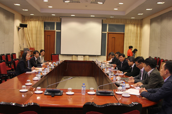 Prof. Dr. Nguyen Quang Thuan and Prof. Kiyotaka Yokomichi<br>  in the meeting