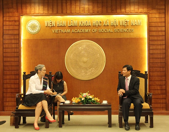 Prof.Dr. Nguyen Quang Thuan and Ms. Nienke Trooster<br>in the meeting