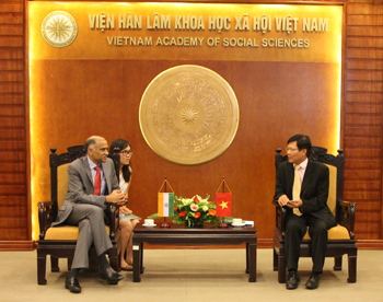 Prof. Dr Nguyen Quang Thuan and Mr Parvathaneni Harish<br> in the meeting