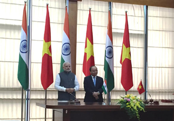 Prime Minister Nguyen Xuan Phuc and Prime Minister Narenda Modi at the ceremony