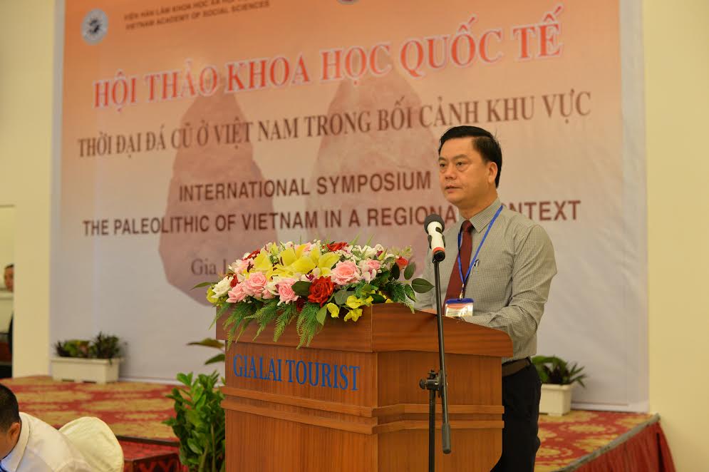 Prof., PhD. Phạm Văn Đức,  the Vice President    of VASS <br> is giving an opening speech in the Symposium