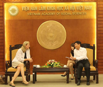 Prof. Dr. Nguyen Quang Thuan and Dr. Mary Byrne McDonnell <br>in the meeting 