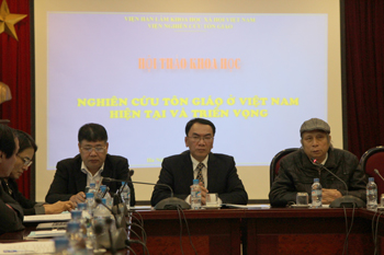Assoc. Prof. Dr. Nguyen Hong Duong made a presentation<br> at the conference