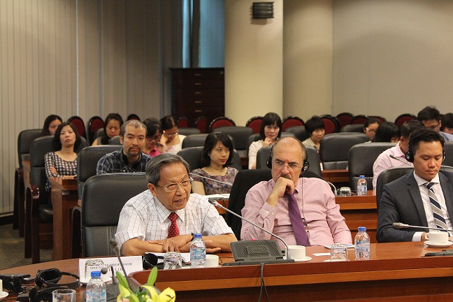 Assoc. Prof. Dr Le Van Cuong reported a speech in session 1