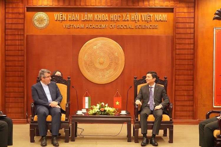 Ambassador Akbar Nazari and Assoc.Prof.Dr. Bui Nhat Quang at the meeting