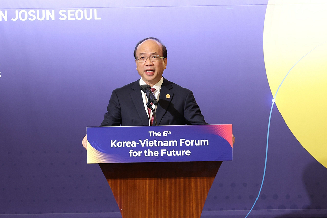 Dr. Phan Chi Hieu, President of the Academy, spoke at the opening of the Forum