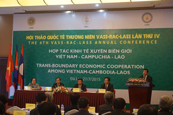 Mr. Doan Van Viet, Deputy Secretary of the Provincial Committee, Chairman of the Lam Dong People's Committee was having a speech at the Conference