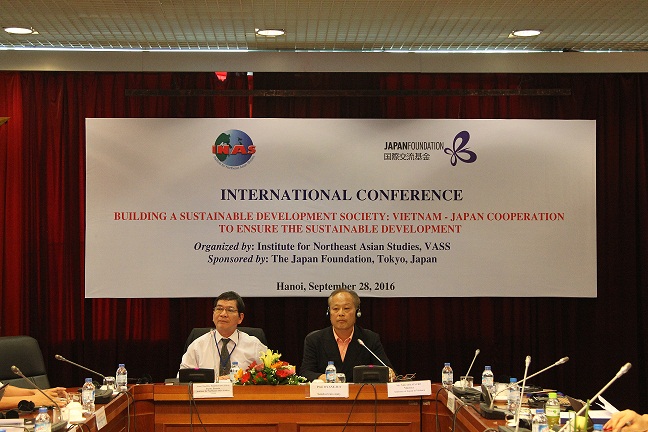 Assoc. Prof., Dr. Pham Hong Thai and Prof. Oyane Jun<br>co-chaired session 3
