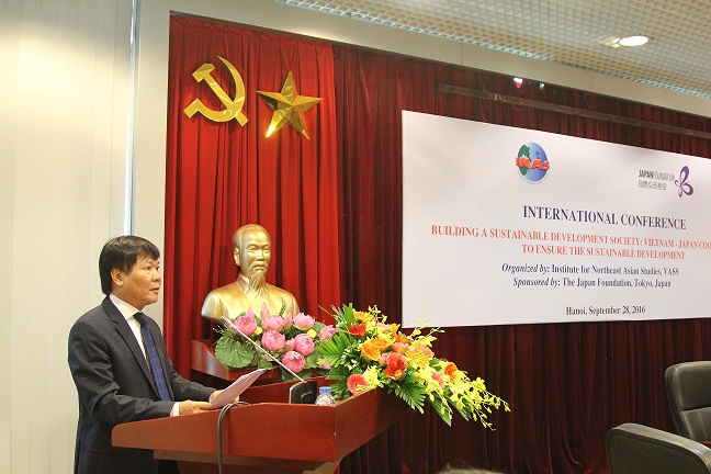 Prof. Dr. Nguyen Quang Thuan was delivering his opening speech<br>to the conference