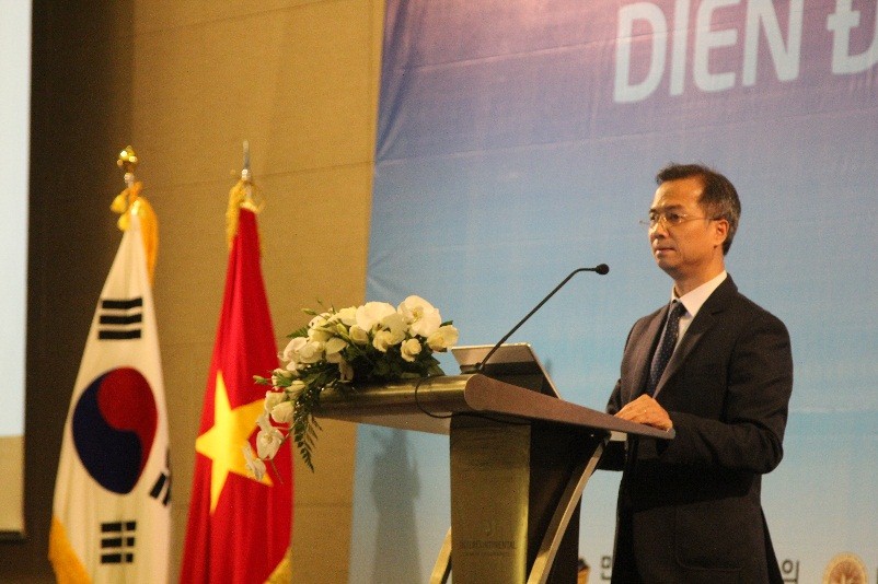 Dr. Dang Xuan Thanh, Vice President of the VASS gave a speech at the Forum