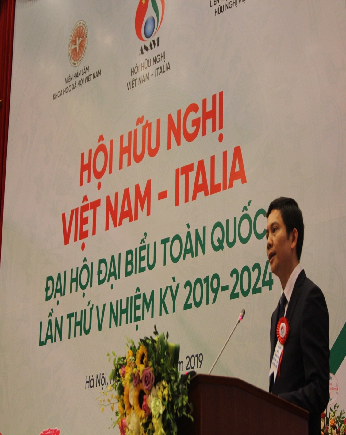Assoc.Prof.Dr. Bui Nhat Quang, the new president of the Vietnam-Italy Friendship Association spoke at the Congress