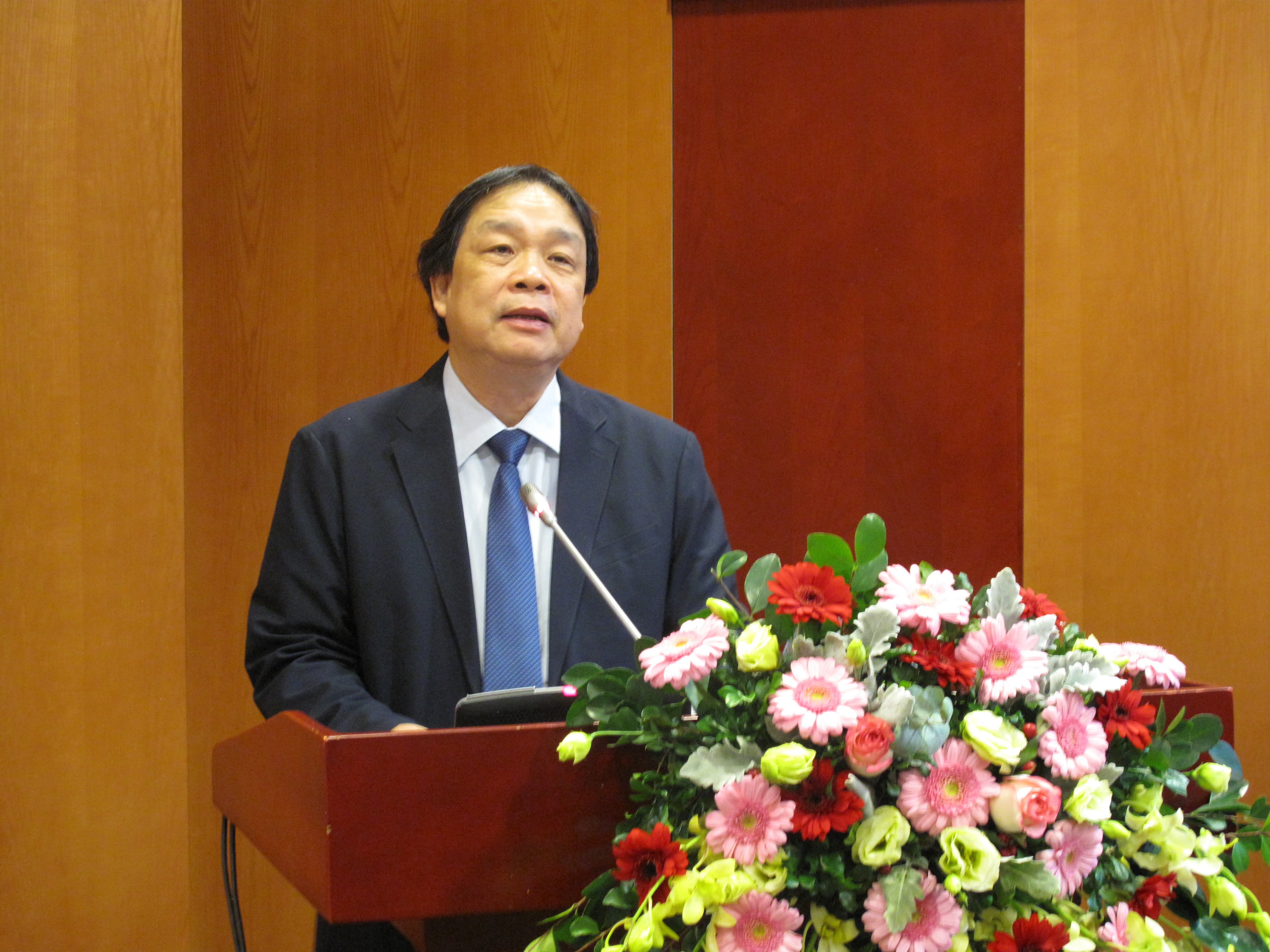 Prof. Dr. Dang Nguyen Anh, Vice President of Vietnam Academy of Social Sciences, Vice Chairman of Vietnam National Committee for UNESCO - Head of the Sub-Committee on Social Sciences, speaking at the opening of the Workshop