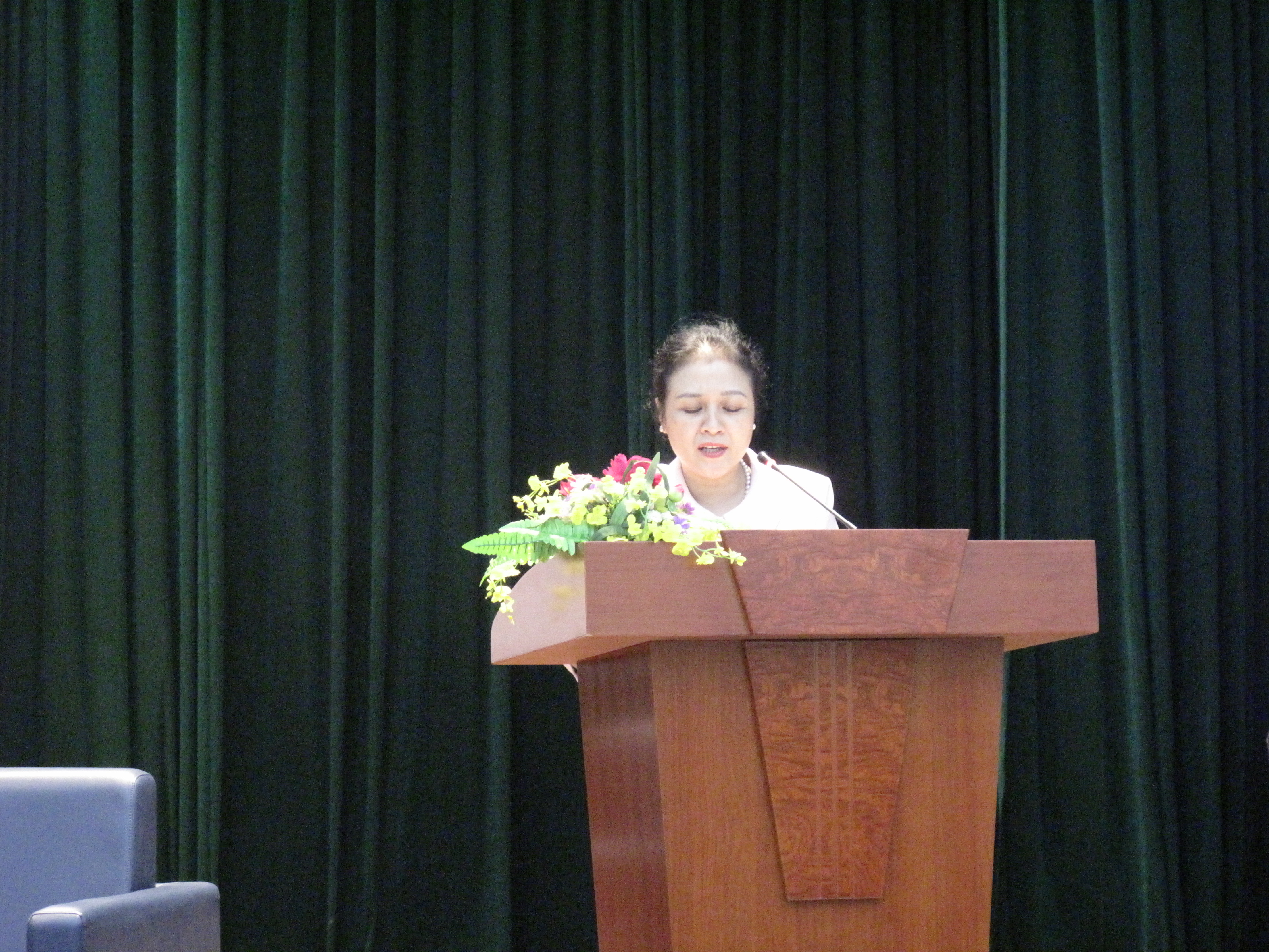 Ms. Nguyen Phuong Nga, President of Vietnam Union of Friendship Organizations speaking at the workshop