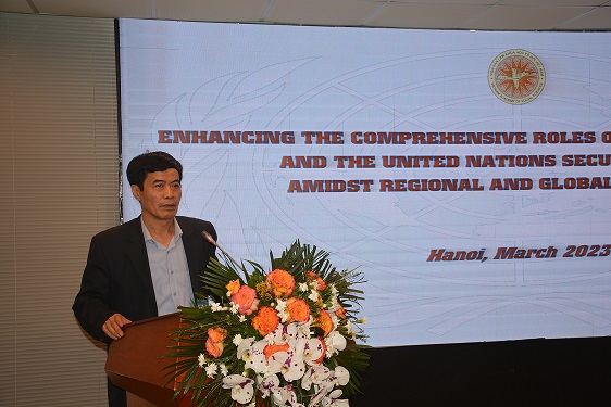 Assoc.Prof.Dr. Chu Duc Dung presented a report at the Workshop
