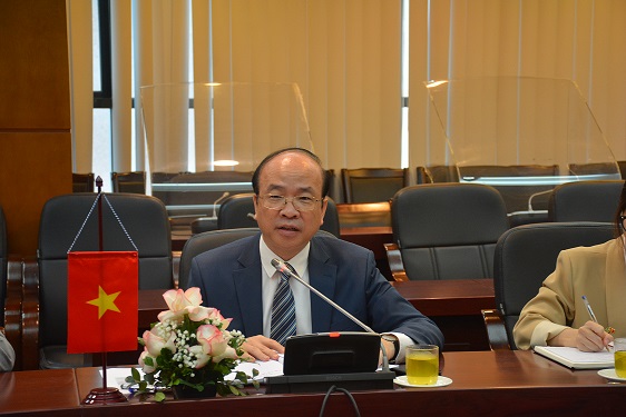Dr. Phan Chi Hieu, President of the Vietnam Academy of Social Sciences at the meeting