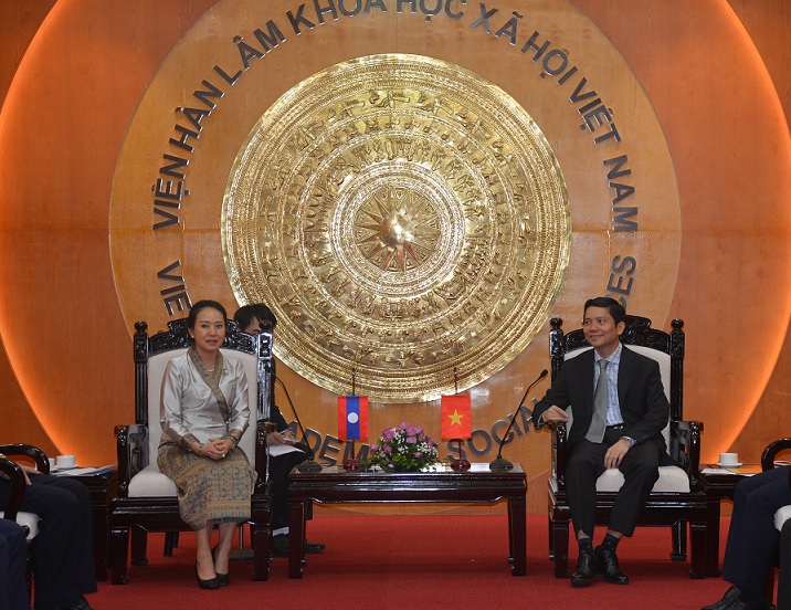 President Bui Nhat Quang and Dr. Khanlasy Keobounphanh at the meeting