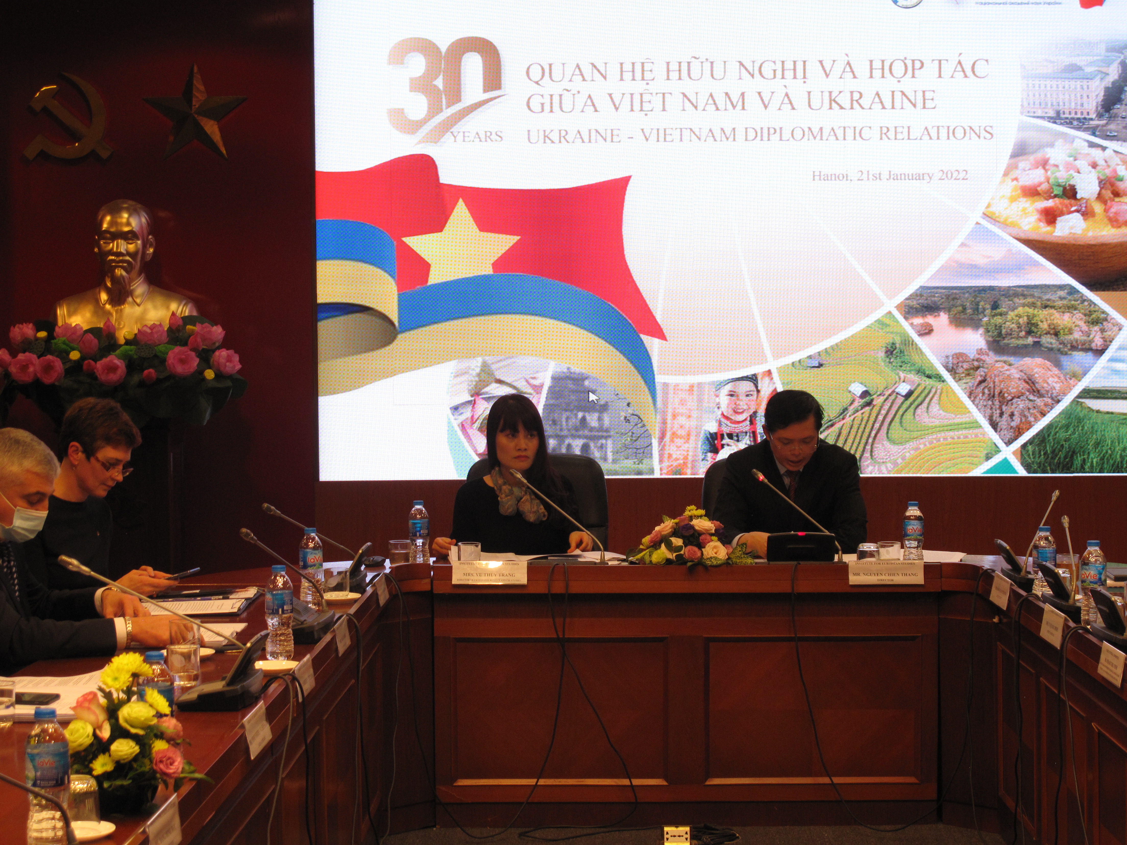 Assoc.Prof.Dr. Nguyen Chien Thang and Dr. Vu Thuy Trang moderates the Workshop
