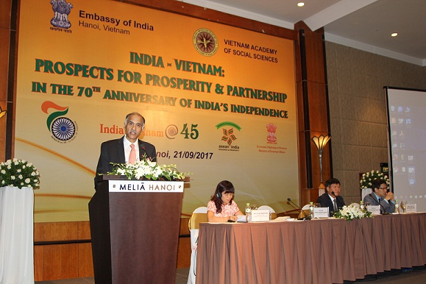 Ambassador Parvathaneni Harish, Ambassador Extraordinary and Plenipotentiary of the Republic of India to Vietnam, presented at the seminar