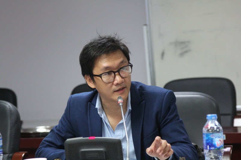Dr. Pham Sy Thanh (University of Economics - Vietnam National University, Ha Noi) presented “Competition for US-China strategy”<br/> at the seminar