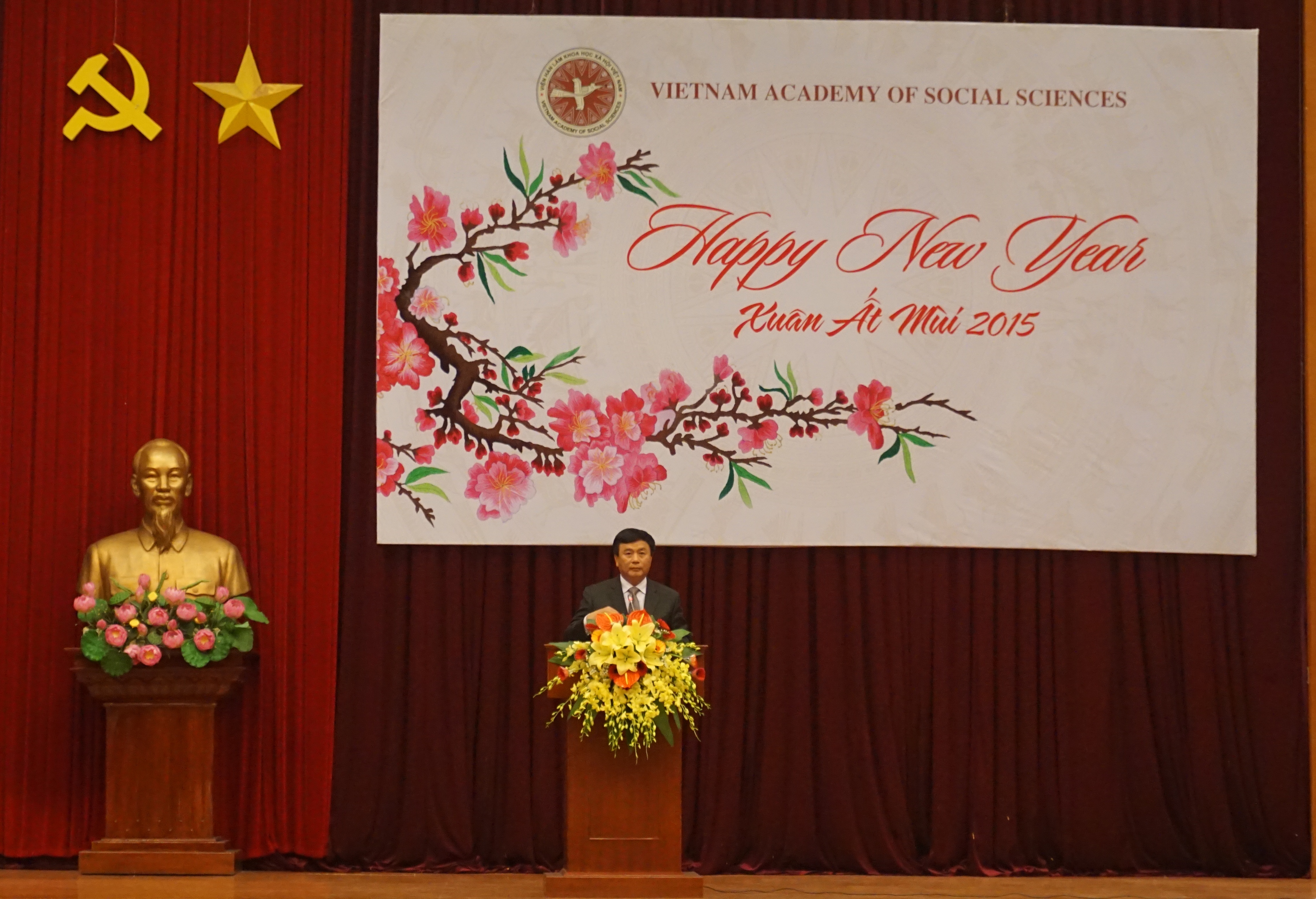 Prof. Dr. Nguyen Xuan Thang, President of Vietnam Academy of Social Sciences was delivering an opening speech.