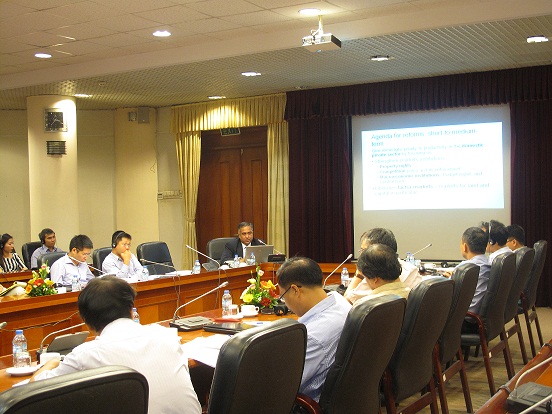 Mr. Sandeep Mahajan, Chief Economist of WB in Vietnam<br>was presenting report at the discussion 