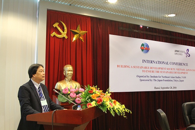 Assoc. Prof., Dr. Dang Nguyen Anh was delivering his paper<br>at the conference