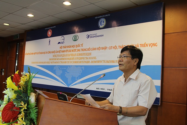 Prof. Dr. Nguyen Quang Thuan having speech at the workshop