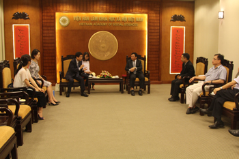 The meeting between Prof. Dr. Nguyen Xuan Thang and <br>Mr. Kim Young Sun in panorama 