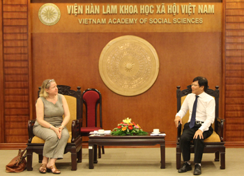 Prof. Dr. Nguyen Quang Thuan and Ms. Sue Vize in the meeting